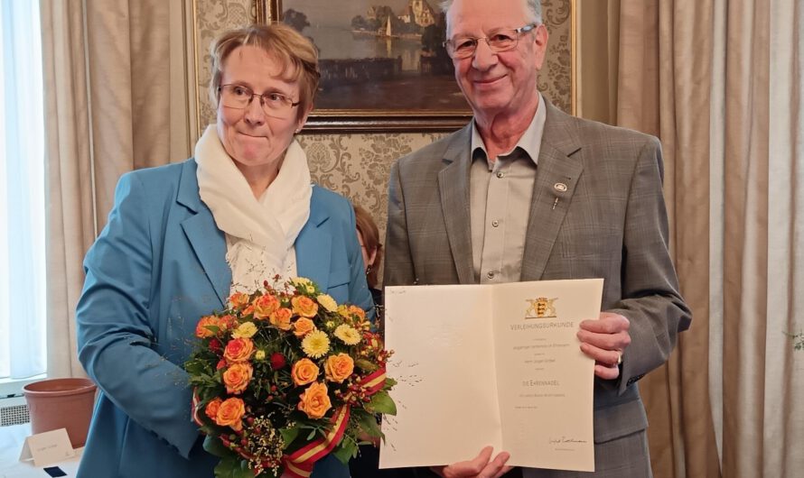 Silberne Ehrennadel für Jürgen Gröbel