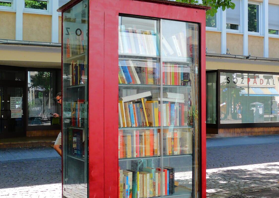 Bücherschrank auf dem Werderplatz